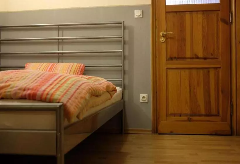 Academus Pub & Guest House