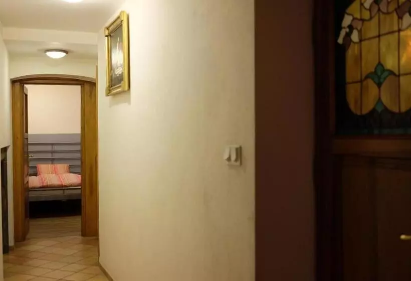 Academus Pub & Guest House