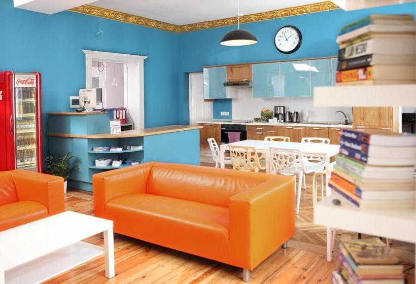 Blooms Boutique Hostel