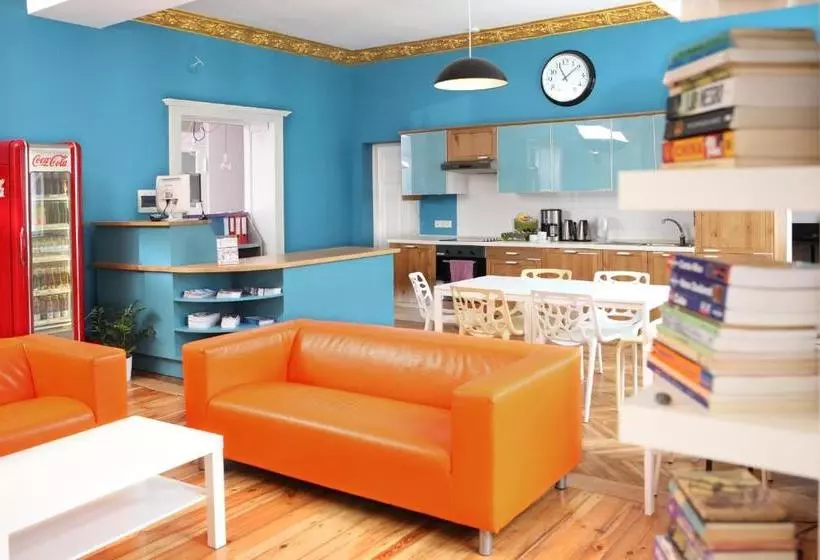 Blooms Boutique Hostel