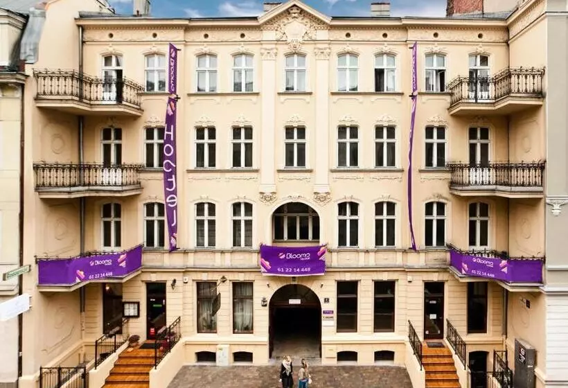 Blooms Boutique Hostel