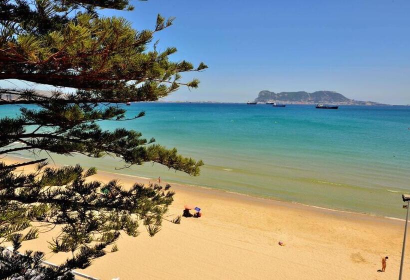 簡易ホテル El Bahía Algeciras