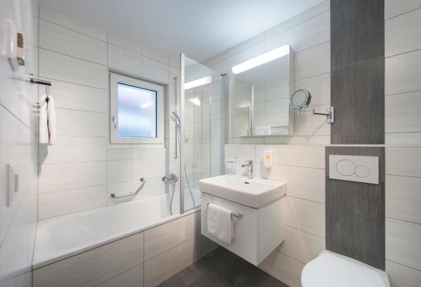 בית מלון כפרי Bellaval Scuol