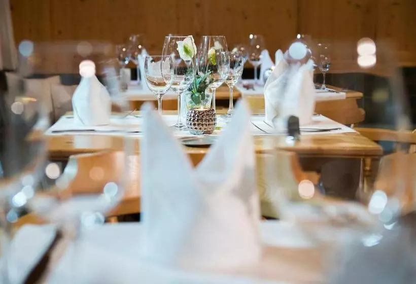 Hotelli Bellaval Scuol