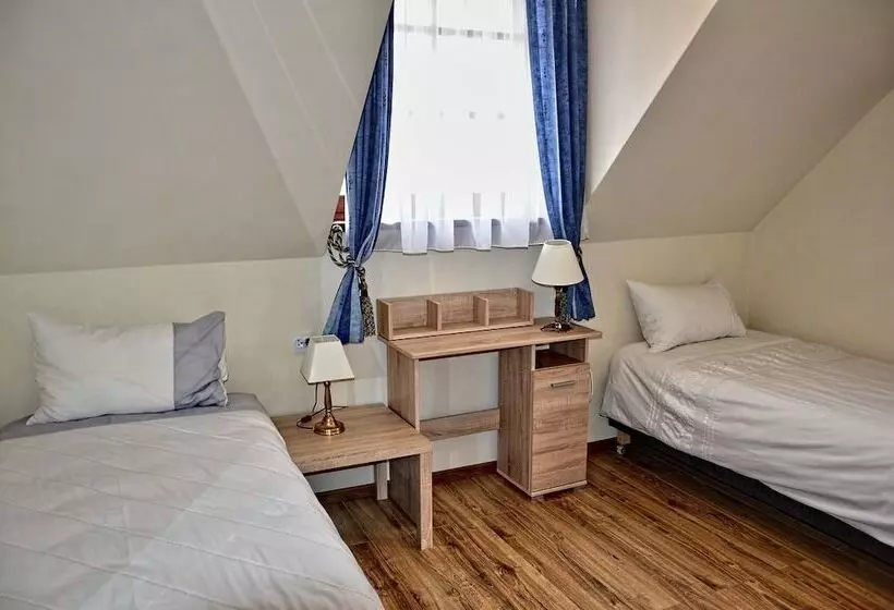 ホテル Karczma Rzym & Straszny Dwor