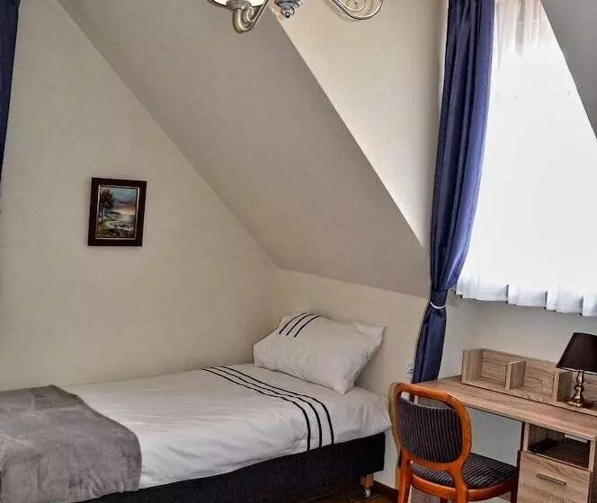 ホテル Karczma Rzym & Straszny Dwor