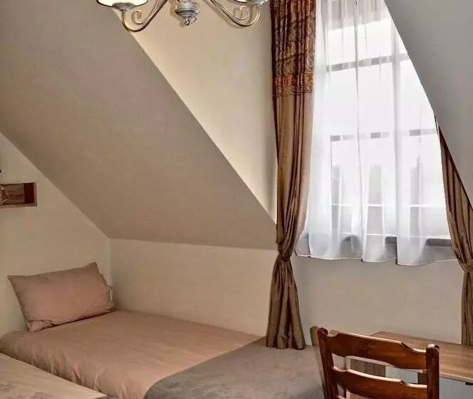 ホテル Karczma Rzym & Straszny Dwor