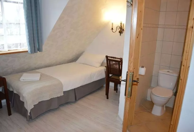 ホテル Karczma Rzym & Straszny Dwor