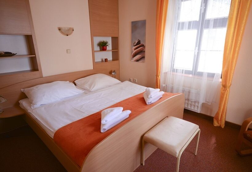 בית מלון כפרי Paradies