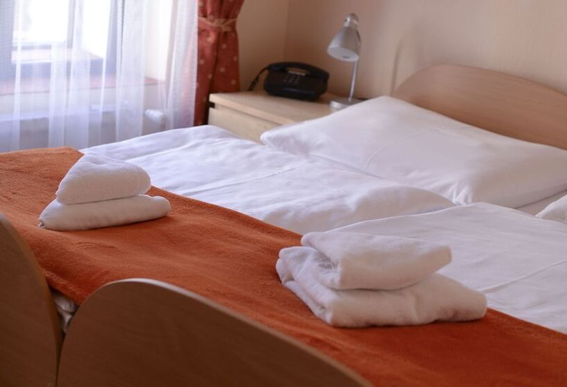 בית מלון כפרי Paradies