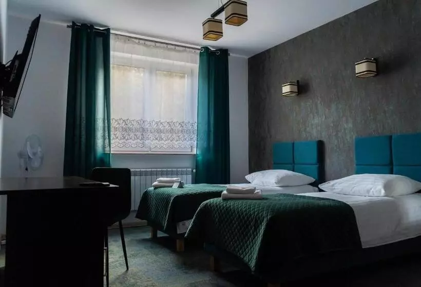 ホテル Pensjonat Wrzos