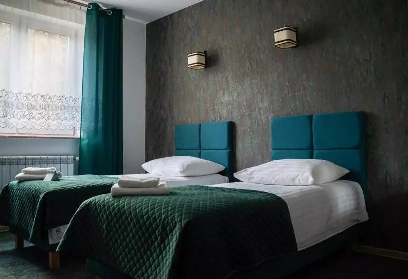 ホテル Pensjonat Wrzos