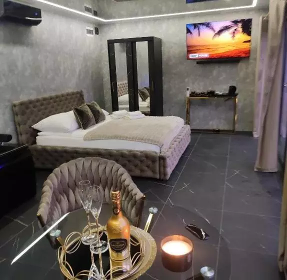 ホテル Pensjonat Wrzos