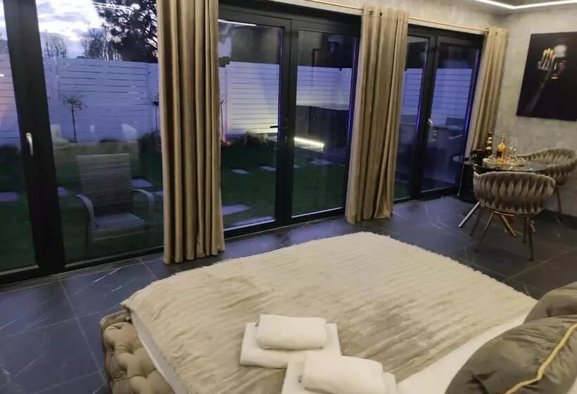 ホテル Pensjonat Wrzos