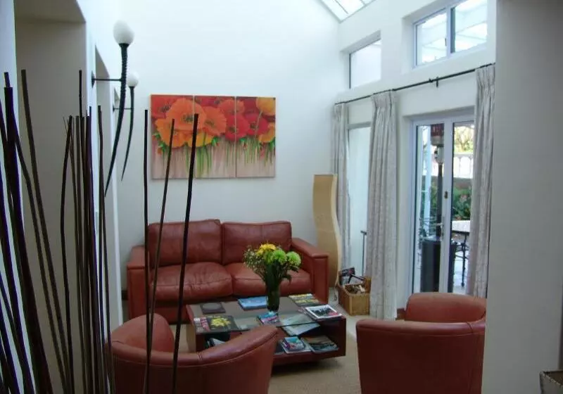 ホテル The Walden Suites