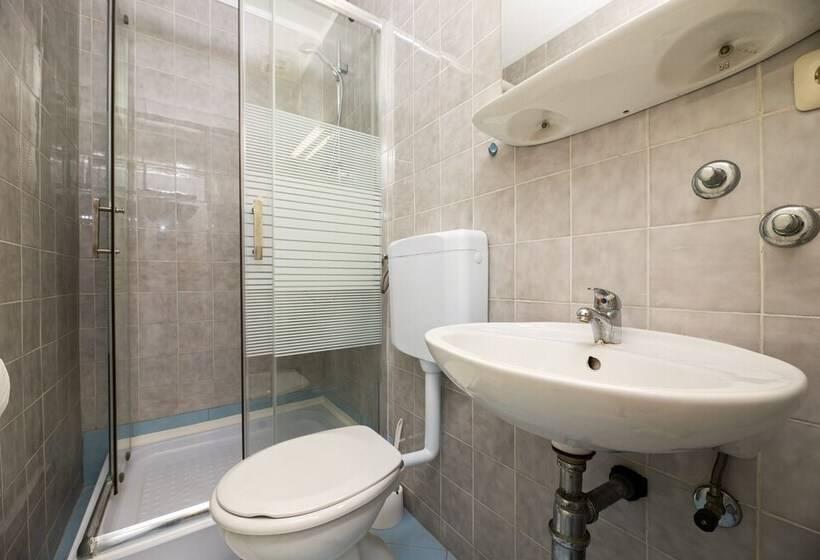 فندق Meliores Rooms & Restaurant