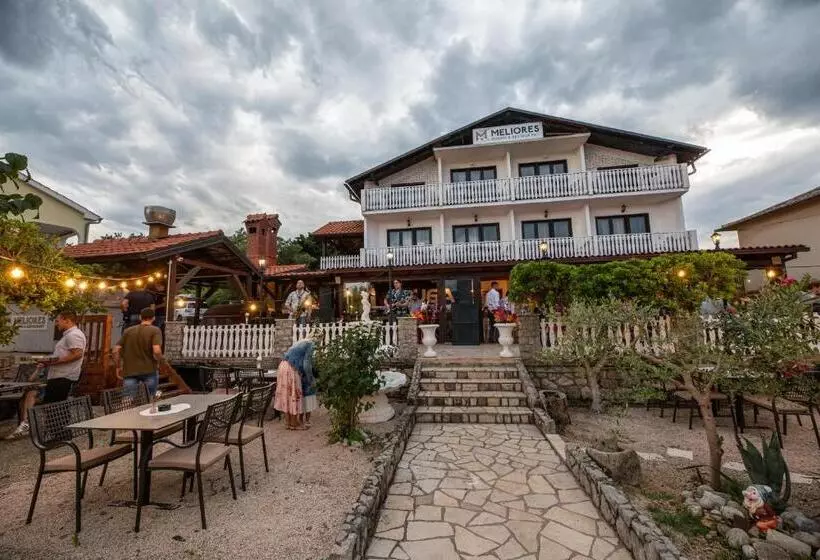 Hotelli Meliores Rooms & Restaurant