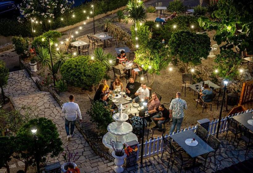 فندق Meliores Rooms & Restaurant