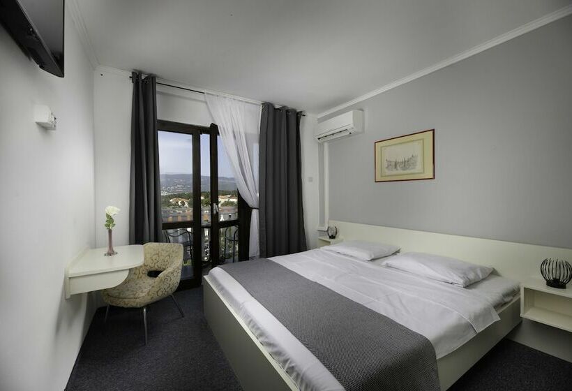 فندق Meliores Rooms & Restaurant