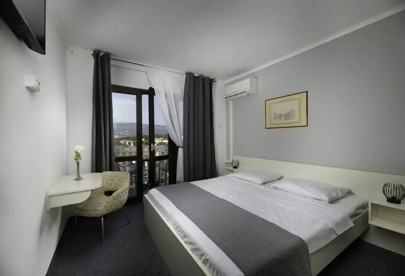 Hotelli Meliores Rooms & Restaurant