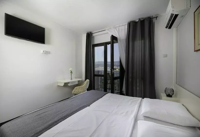 Hotelli Meliores Rooms & Restaurant