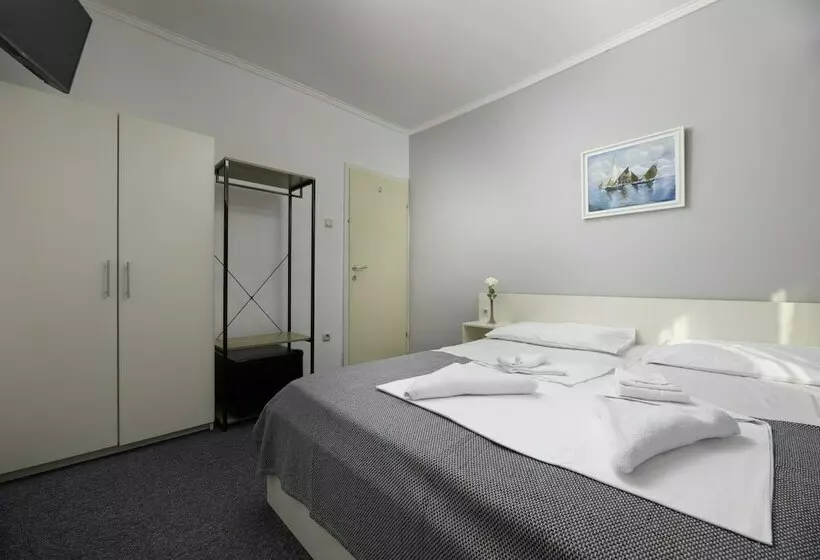 Hotelli Meliores Rooms & Restaurant