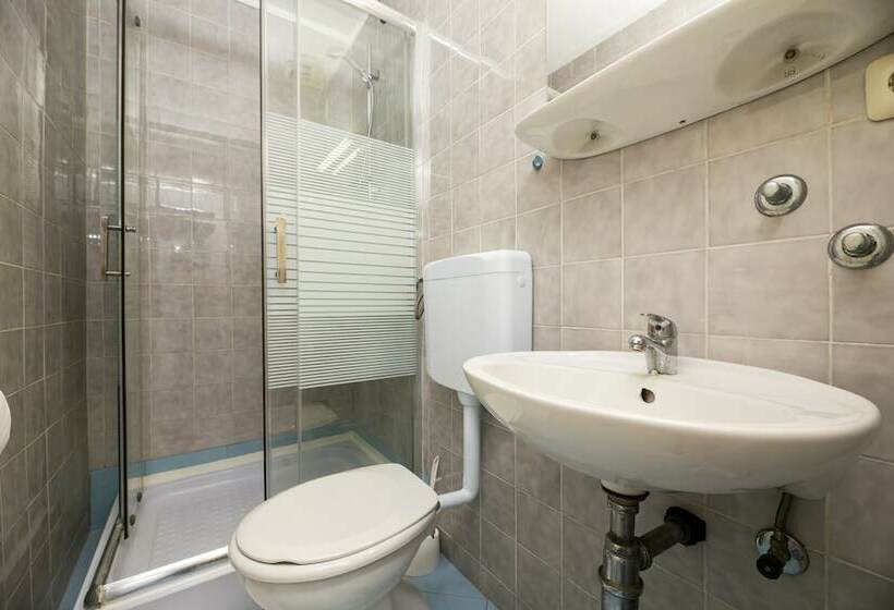 فندق Meliores Rooms & Restaurant