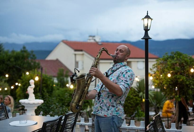 فندق Meliores Rooms & Restaurant