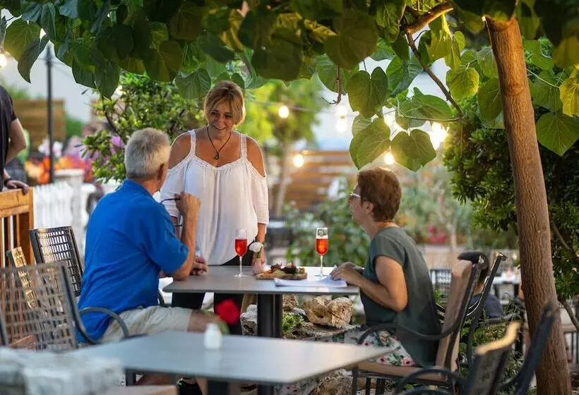 Hotelli Meliores Rooms & Restaurant