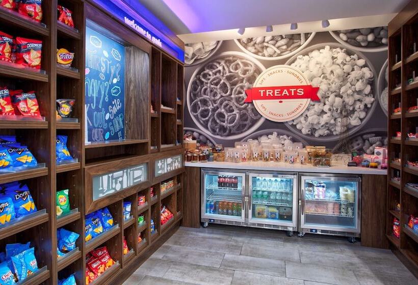 Отель Hampton Inn By Hilton Paris