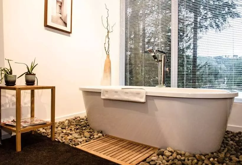 Silver Lake 83   Spectacular Dream Home Overlooking Silver Lake