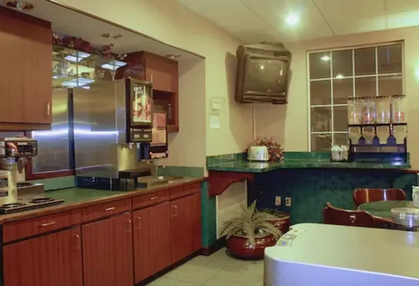 モーテル Garden City Inn