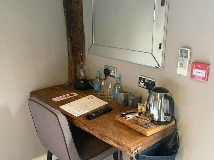 민박 The British Queen