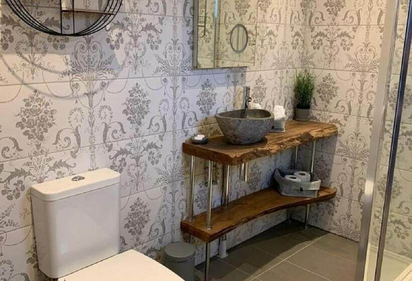 민박 The British Queen