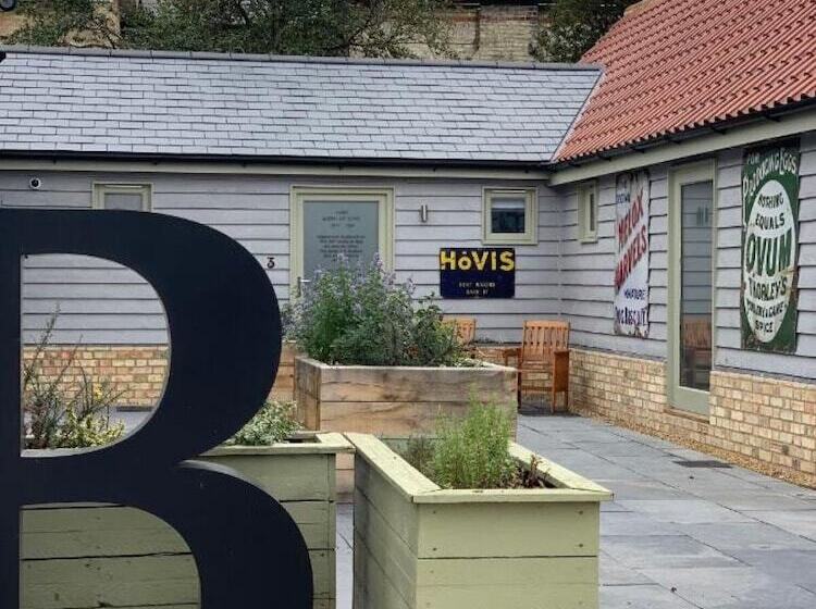 민박 The British Queen