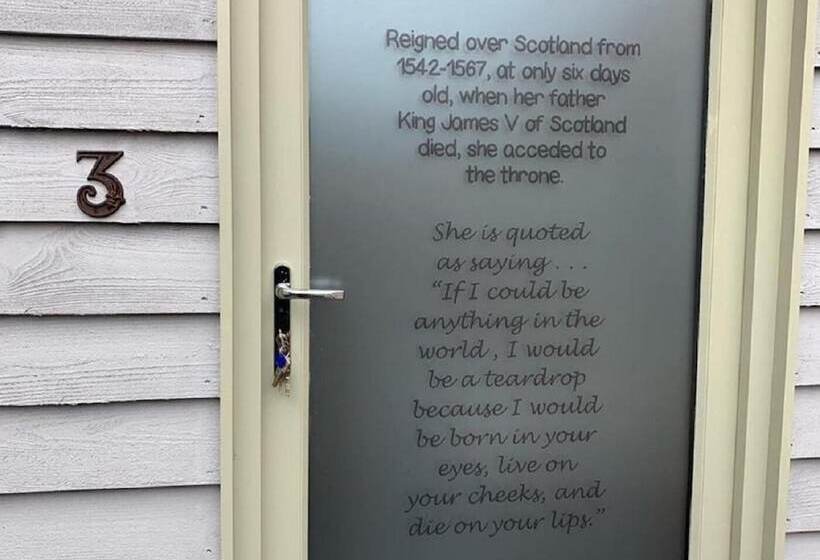 민박 The British Queen