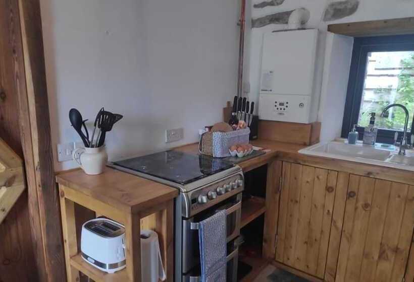 Bespoke 1 Bed Cottage In Dunbeath Village