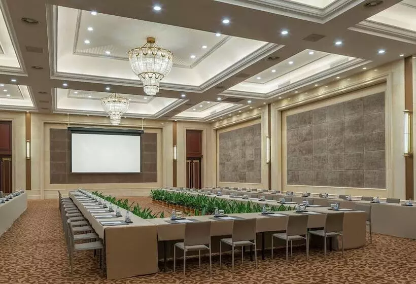 Holiday Inn Hotel And Suites Wuhan New City By Ihg
