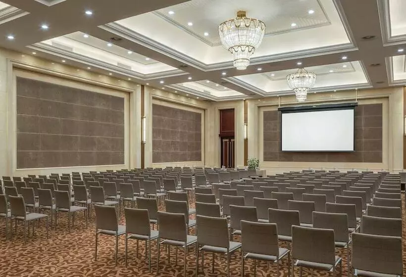 Holiday Inn Hotel And Suites Wuhan New City By Ihg