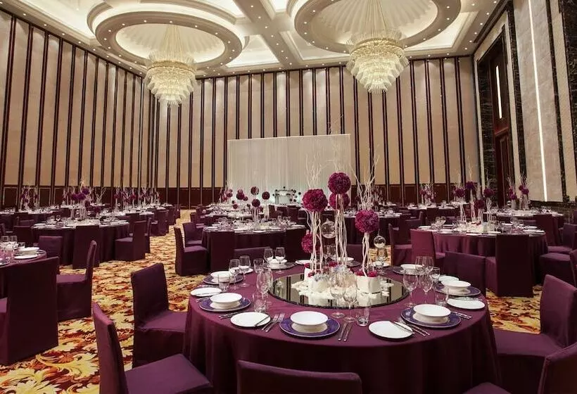 Holiday Inn Hotel And Suites Wuhan New City By Ihg