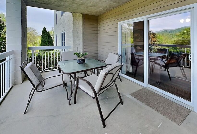 リゾートホテル Whispering Pines Ii