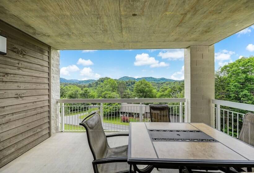 リゾートホテル Whispering Pines Ii