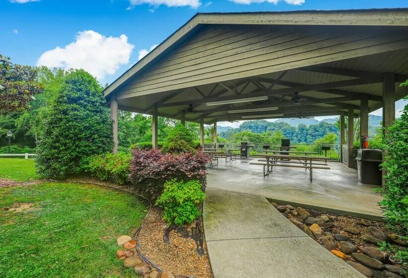 リゾートホテル Whispering Pines Ii