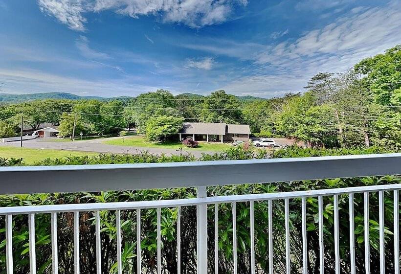 リゾートホテル Whispering Pines Ii