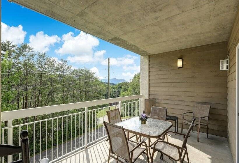 リゾートホテル Whispering Pines Ii