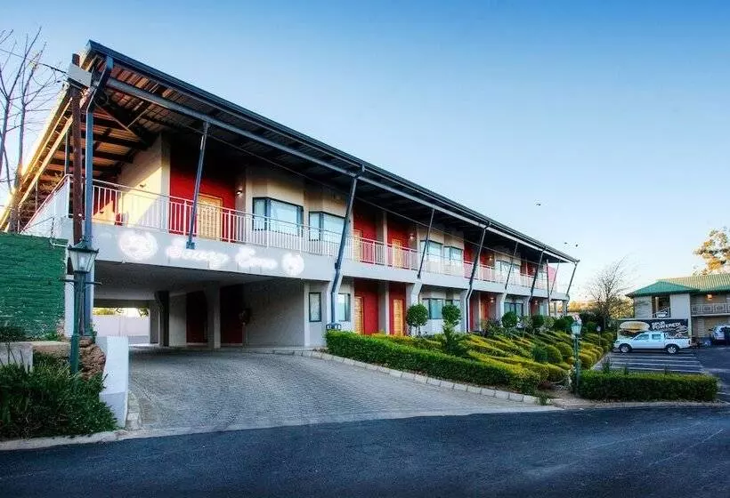 Hotelli Savoy And Conference Centre