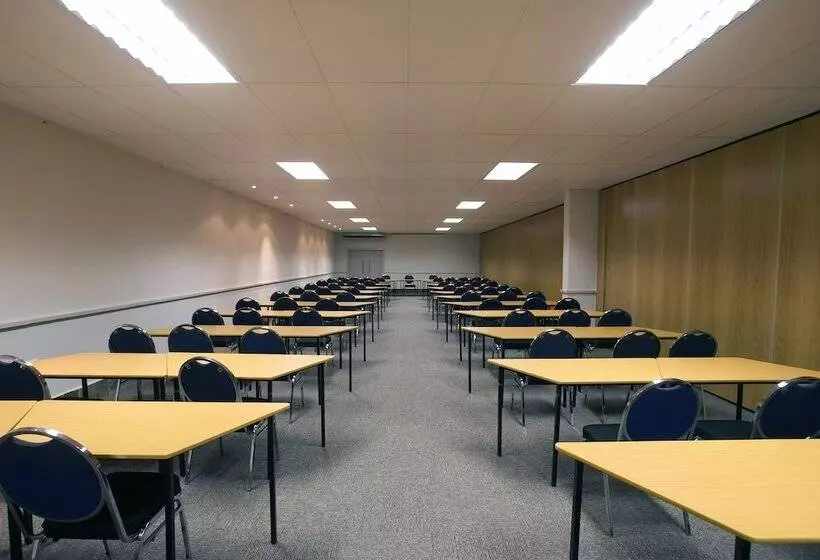 Hotelli Savoy And Conference Centre