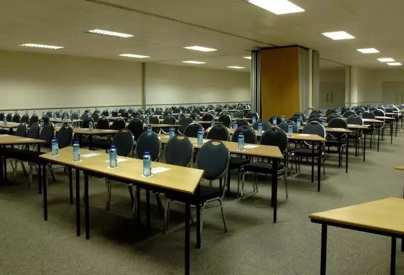 Hotelli Savoy And Conference Centre