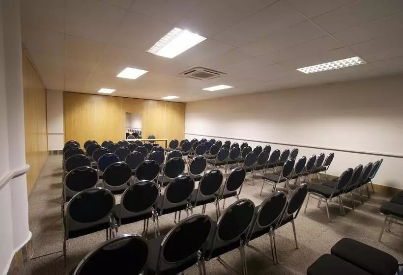 Hotelli Savoy And Conference Centre