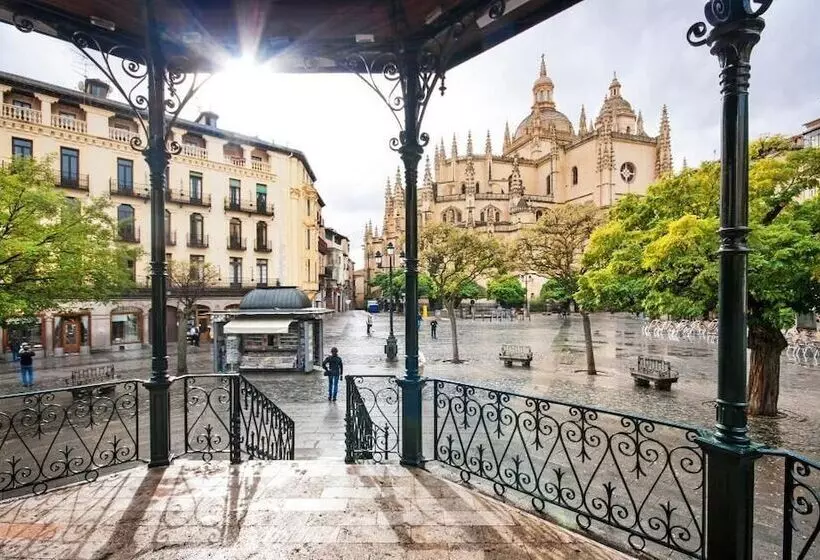 Real Segovia Apartments